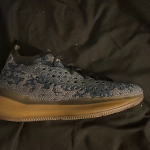 Yeezy 380 Connell size 8 men